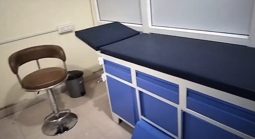 Patient examination area inside the clinic in Aska